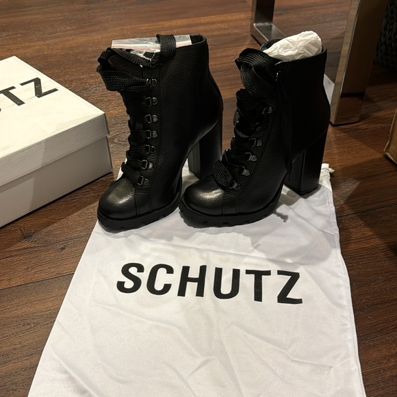 Schutz NWT Zhara Burned Leather Black Lace Boots with block heel & extra laces. - Picture 6 of 8